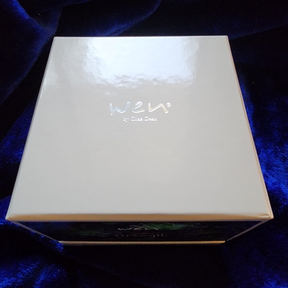 Brand new Wen "Strength" soy candle 22 oz - Picture 3 of 8